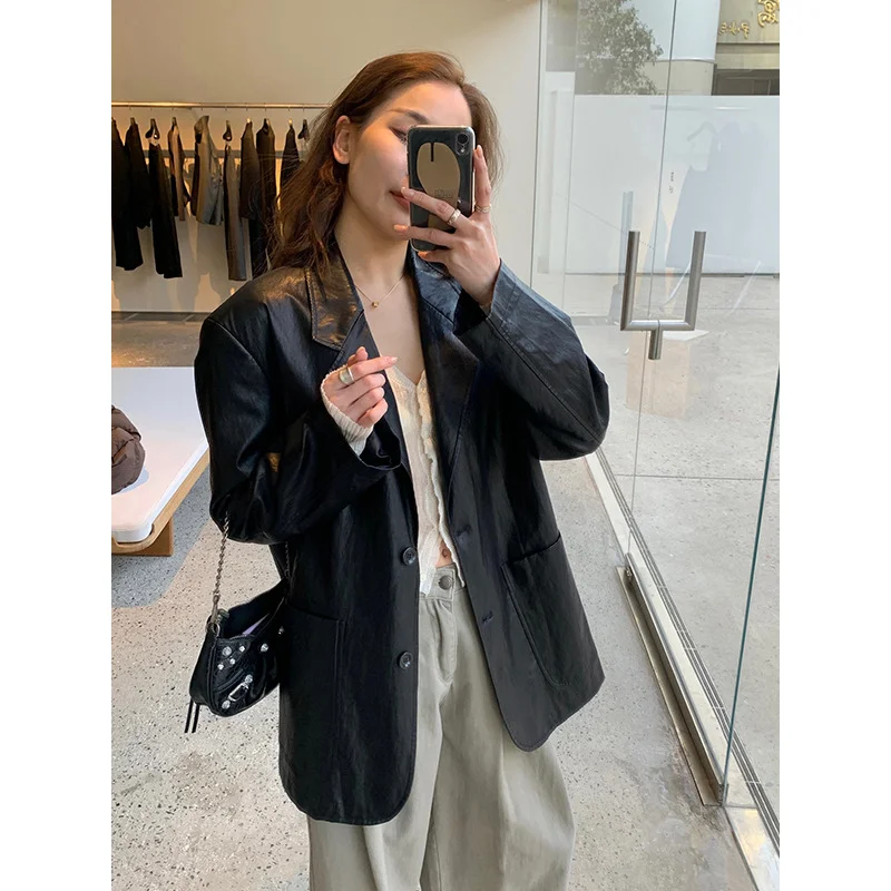 Женская куртка из искусственной кожи с лацканами - Фотография_2