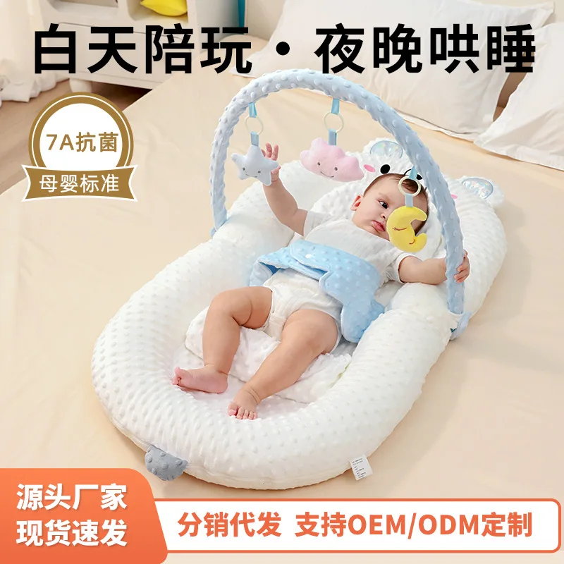 Детская кроватка в постельном комплекте