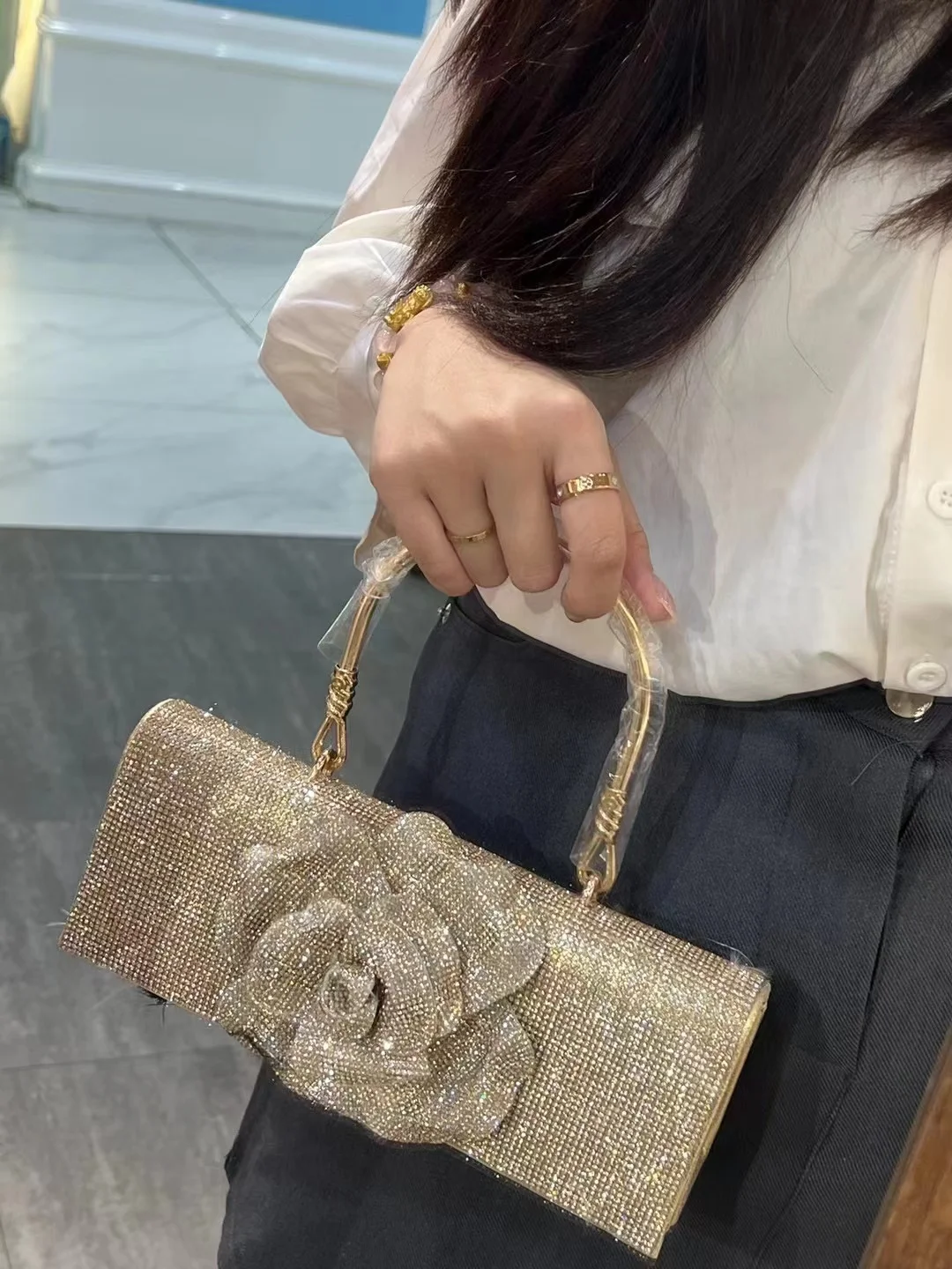 Квадратная сумка с блестками и бриллиантами и цветочным принтом