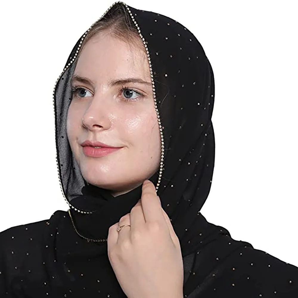 Шифоновый шарф с алмазными заклепками