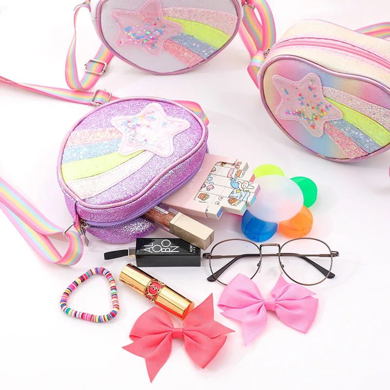 Детская сумка в форме сердца с радужной звездой и цветными лямками - Фотография_3