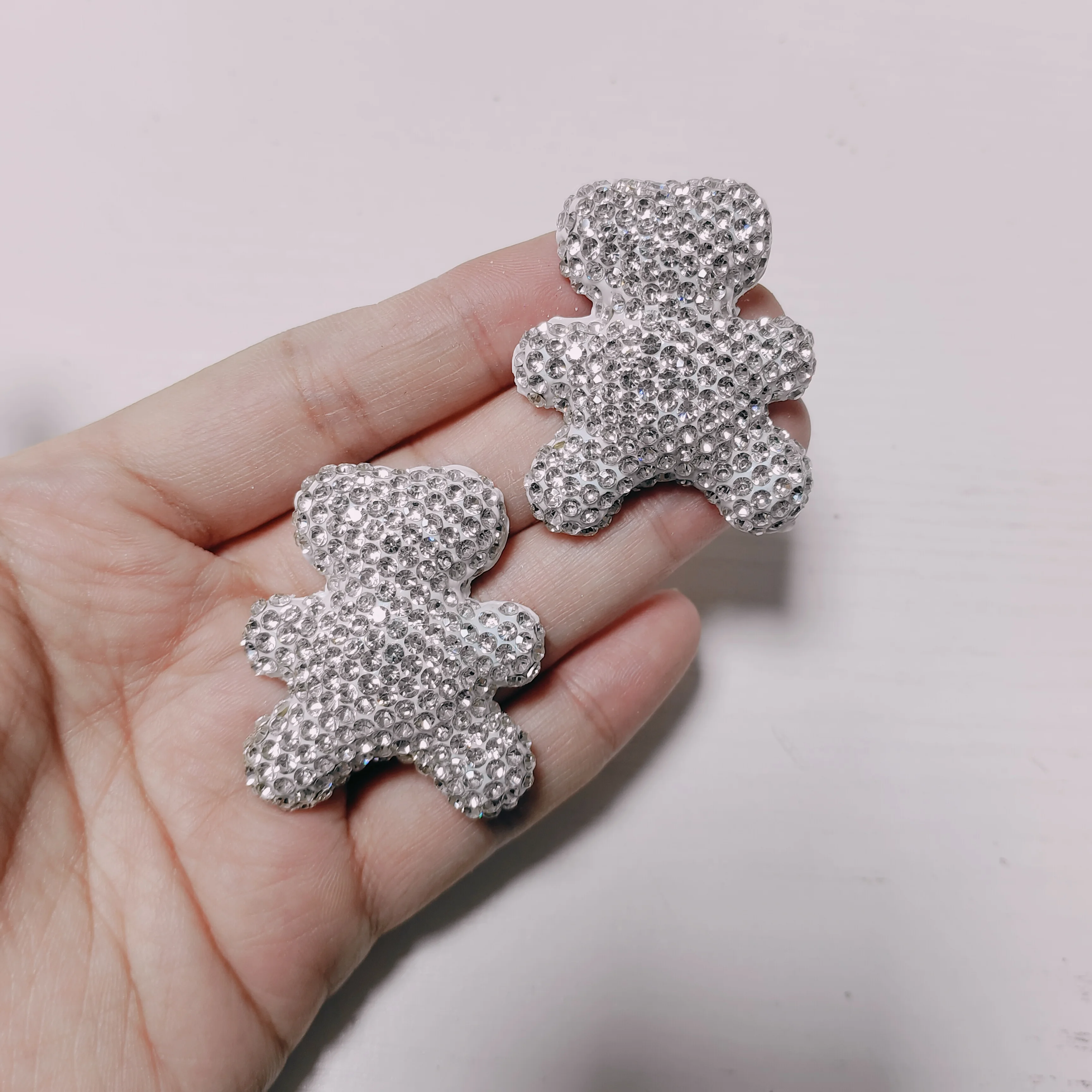 Блестящие стразы с бантом в виде медведя - Фотография_2