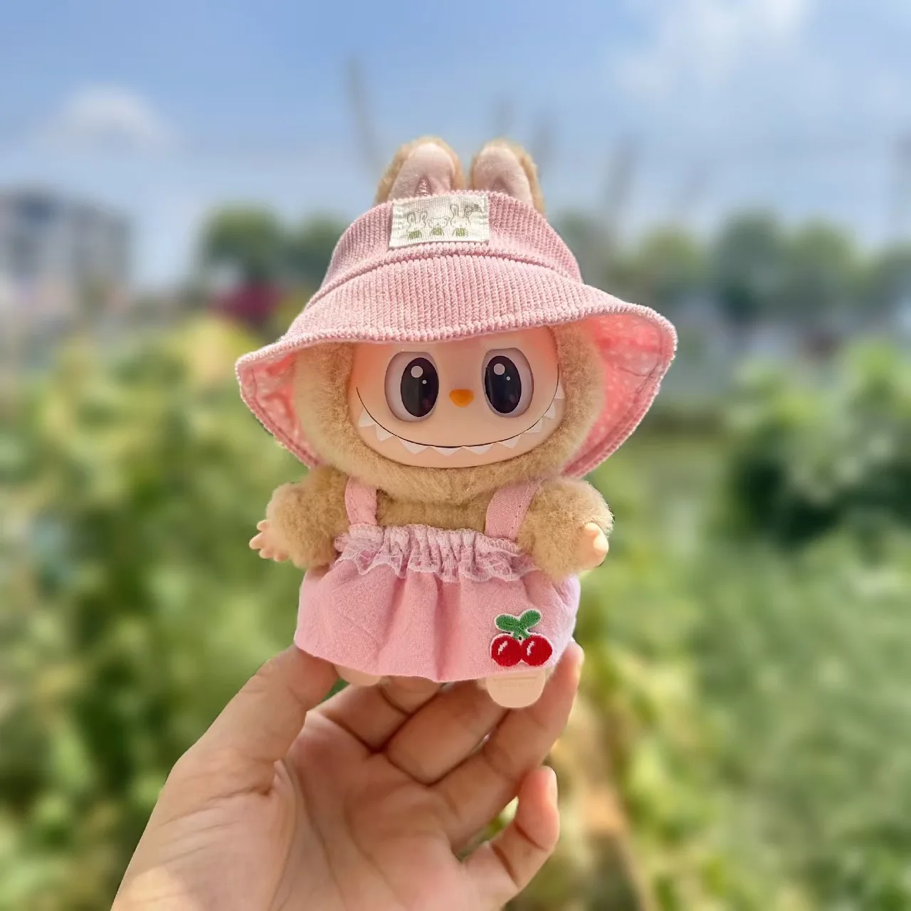 Милое мини-плюшевое кукольное платье со шляпой 17 см labubu i ii idol - Фотография_2