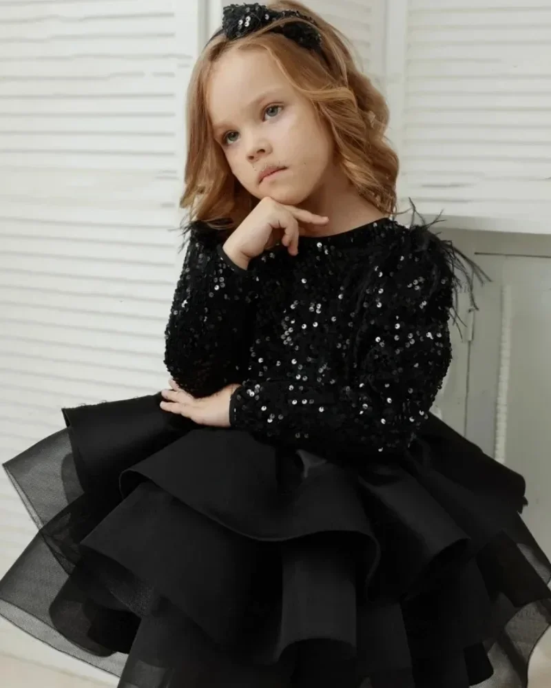 Платье принцессы с перьями и блестками - Фотография_2