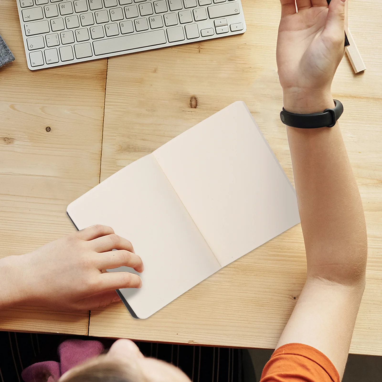 Минималистичный пустой набор блокнотов - Фотография_6