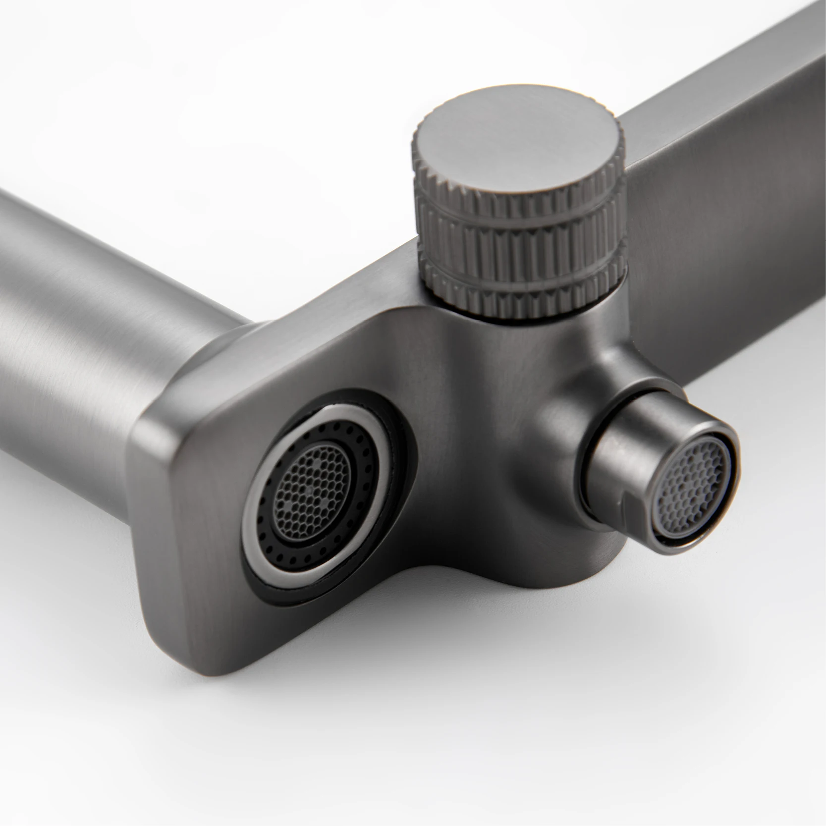 Роскошный кухонный смеситель из серой латуни с пистолетом - Фотография_6