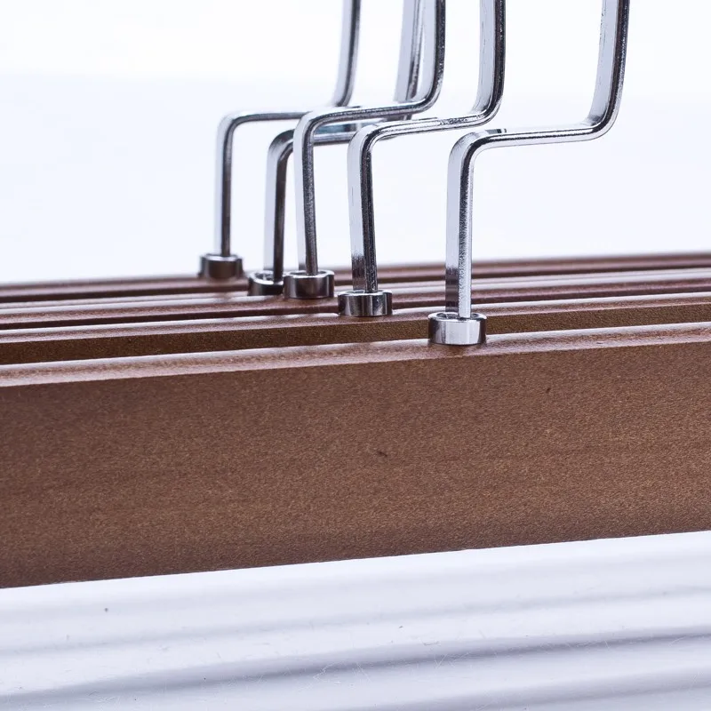 Вешалка для брюк из цельного дерева - Фотография_2