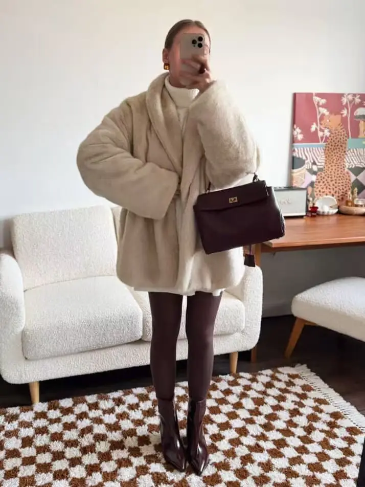 Шуба женская из искусственного - Фотография_3