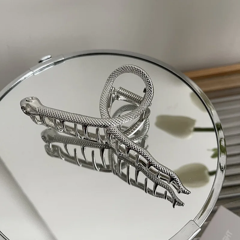 Ruoshui женская металлическая заколка-краб в виде змеи - Фотография_6