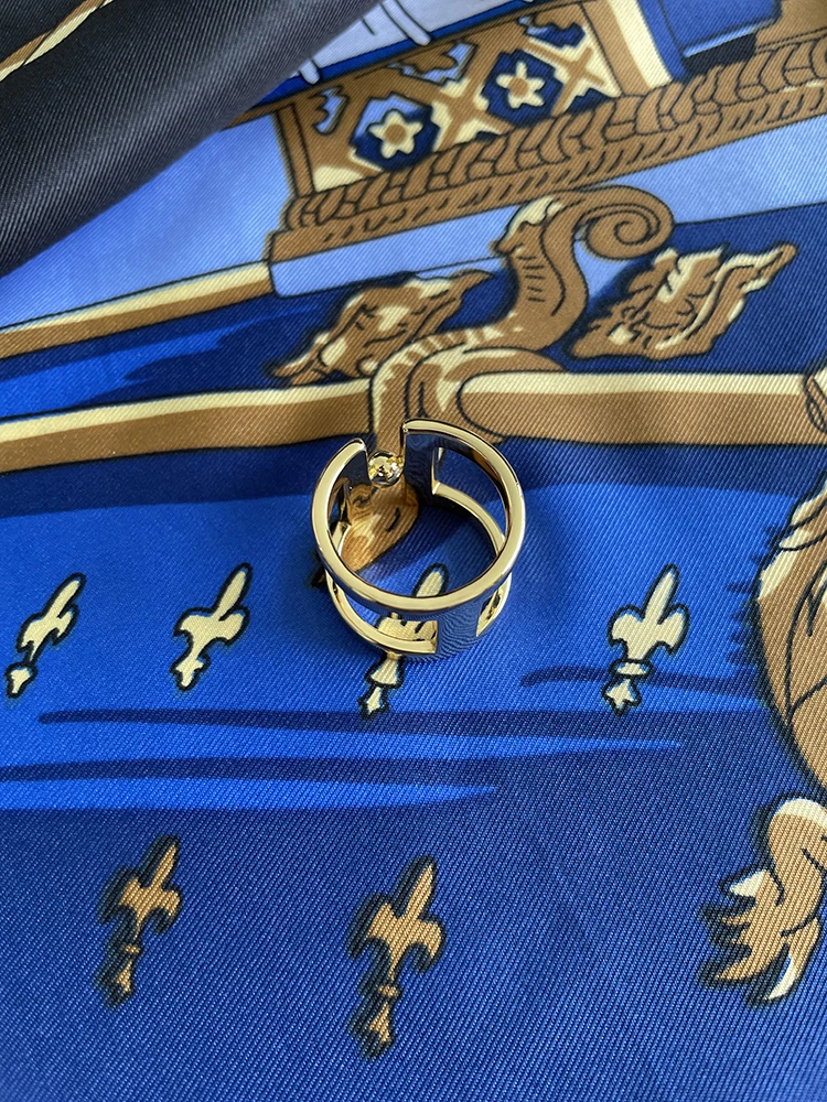 Роскошный дизайнерский шарф с пряжкой 140 см - Фотография_2