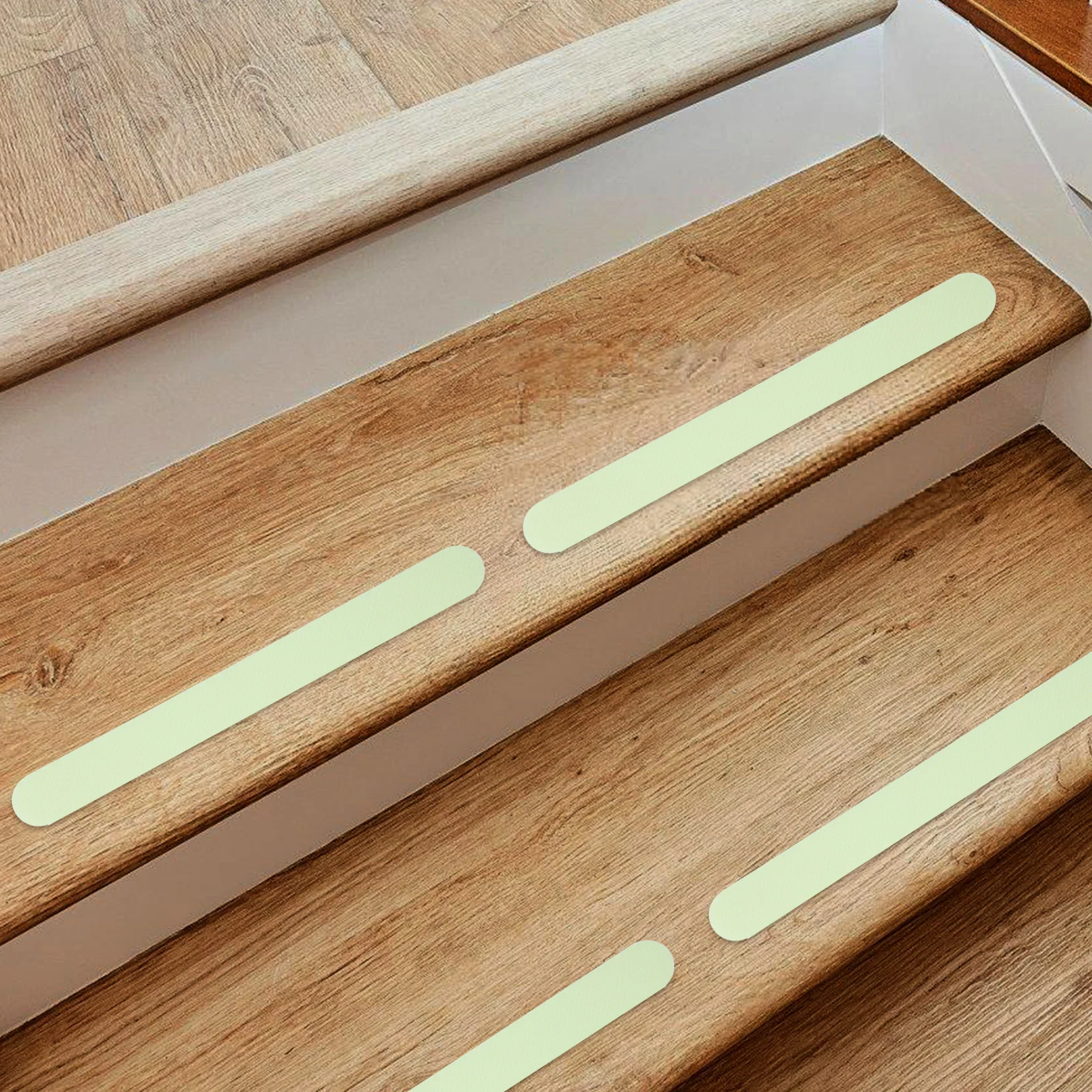 Зеленые предупреждающие светоотражающие противоскользящие проступи - Фотография_4