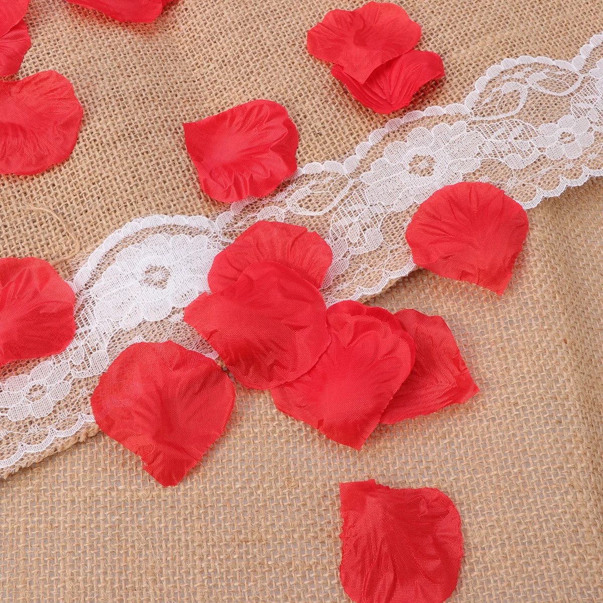 Искусственные шелковые лепестки красных роз