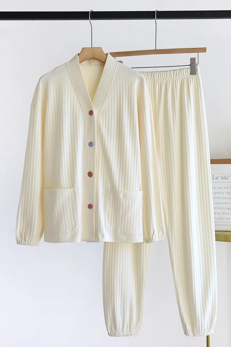 Кардиган с v-образным вырезом и воротником - Фотография_4