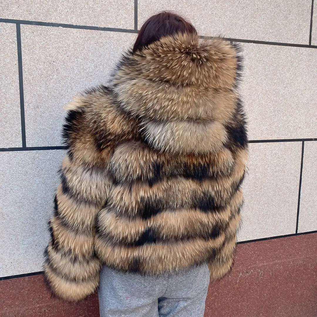 Женская шуба с капюшоном из натурального - Фотография_3