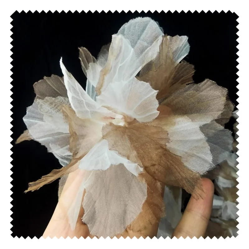 Коричневая трехмерная градиентная пряжа с несколькими листьями цветов - Фотография_5