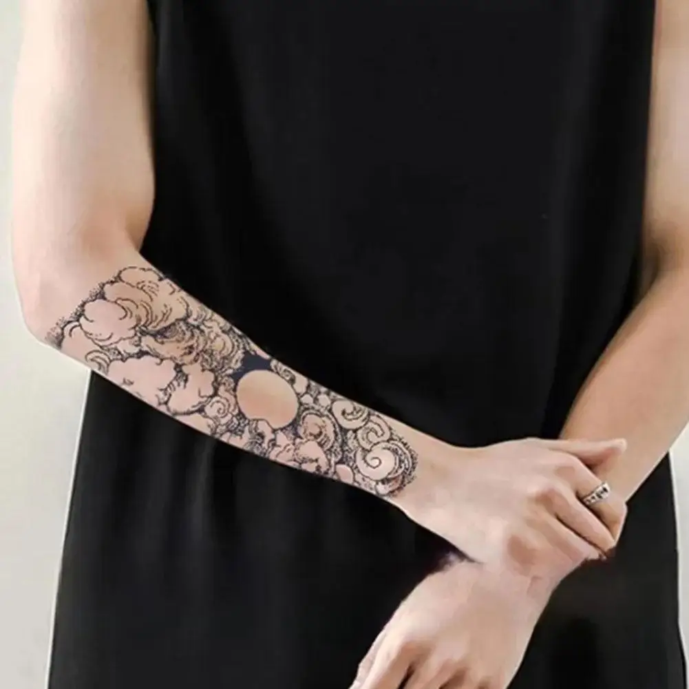 Временная тату-наклейка с цветами на руку - Фотография_4