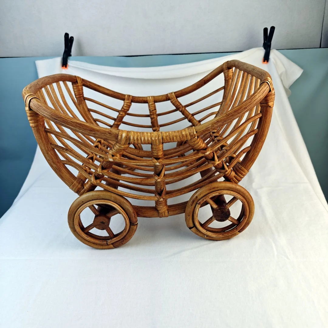 Оригинальная детская корзина из ротанга