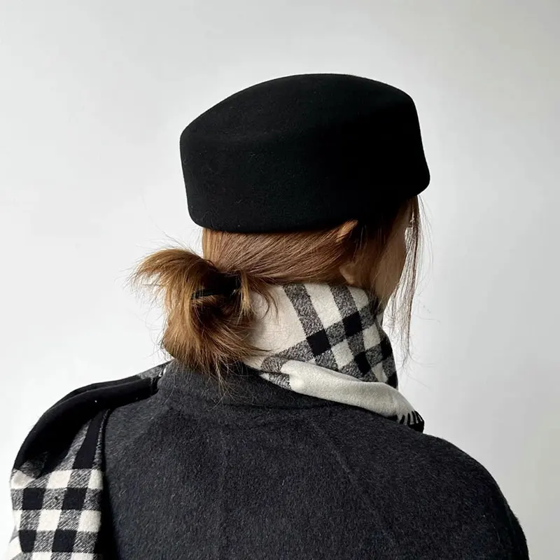 Женский шерстяной берет с жестким верхом - Фотография_4