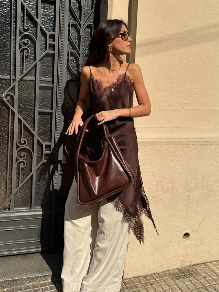 Кружевное асимметричное мини-платье на бретельках - Фотография_2