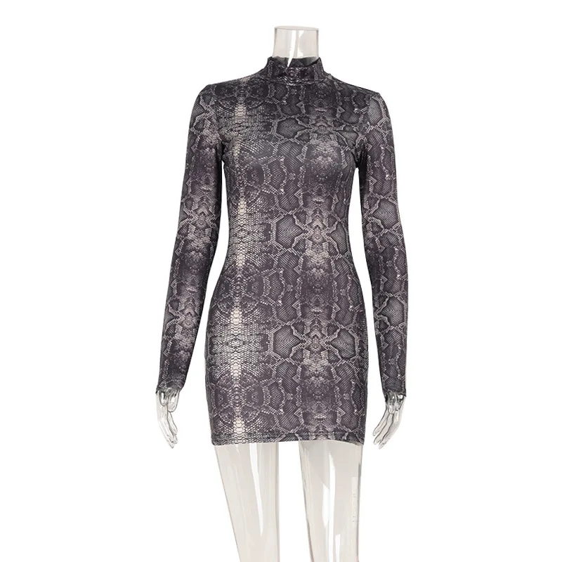 Осеннее платье для выпускного вечера с леопардовым принтом и змеей - Фотография_4