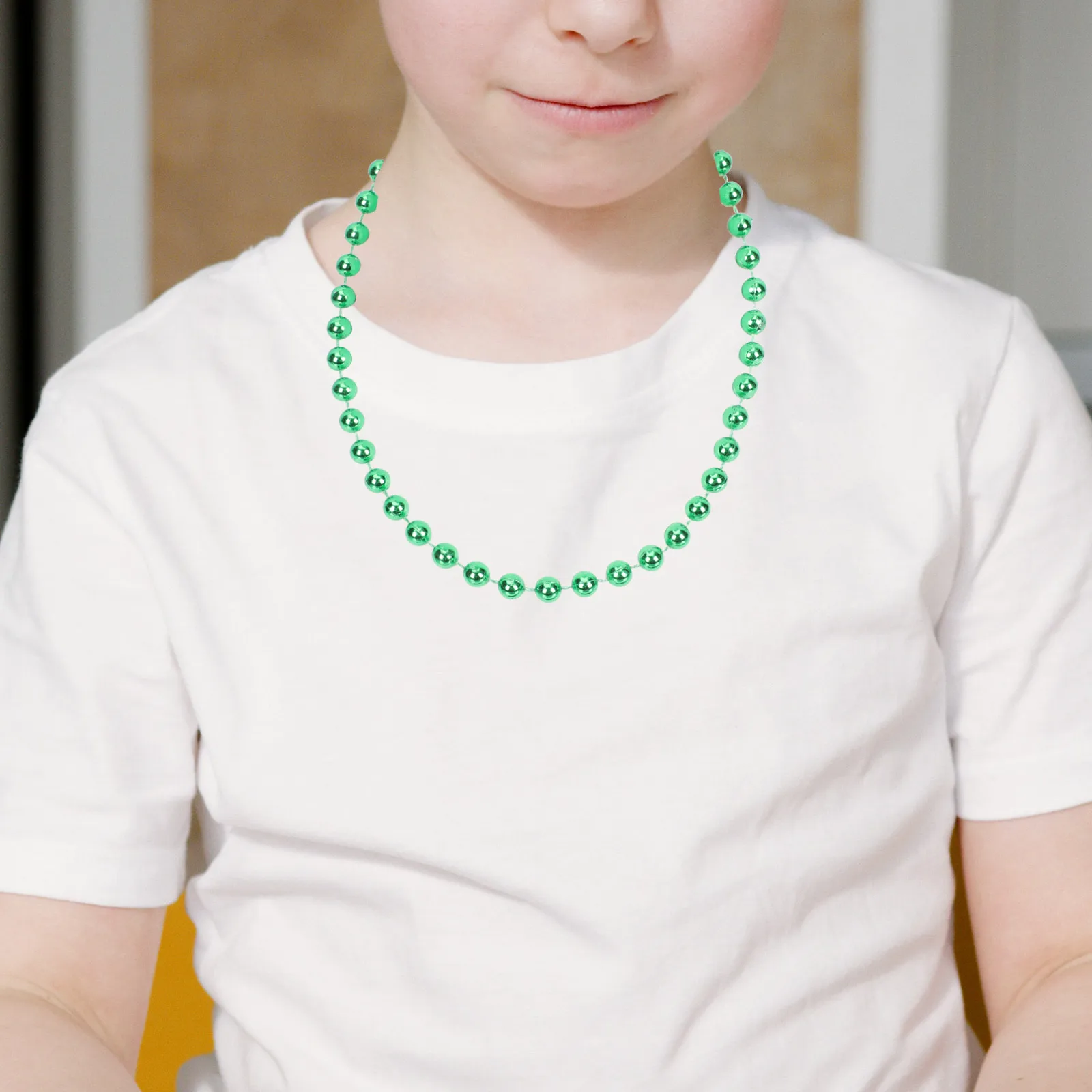 Ожерелье из бусин трехцветные зеленые