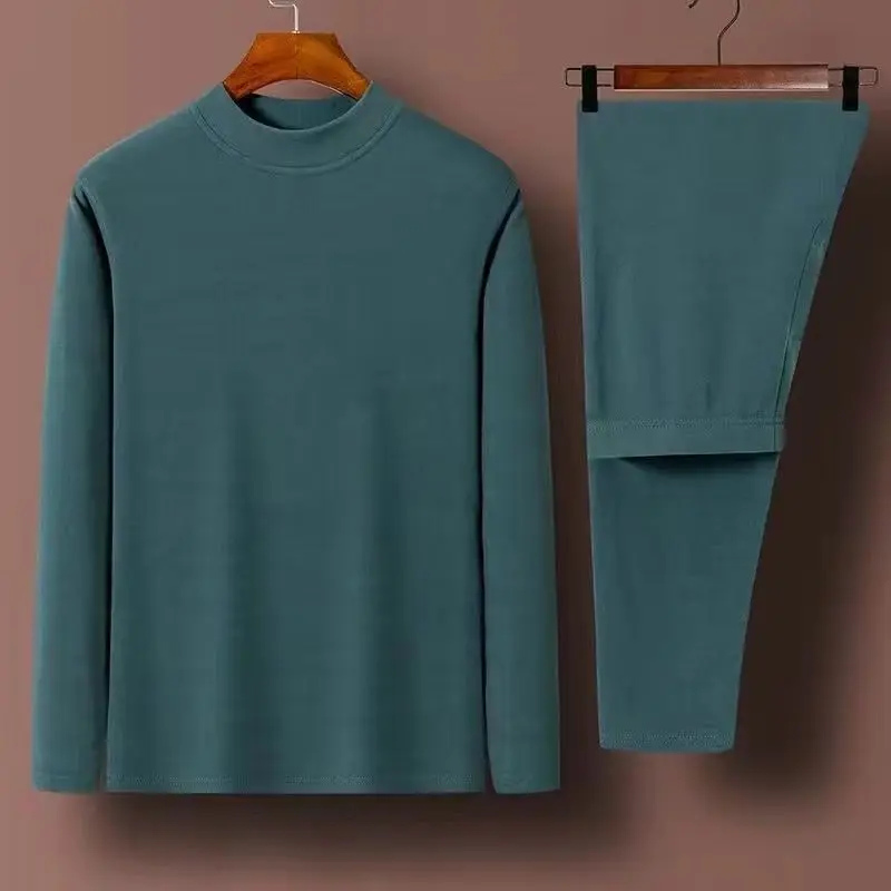 Новый мужской бархатный костюм