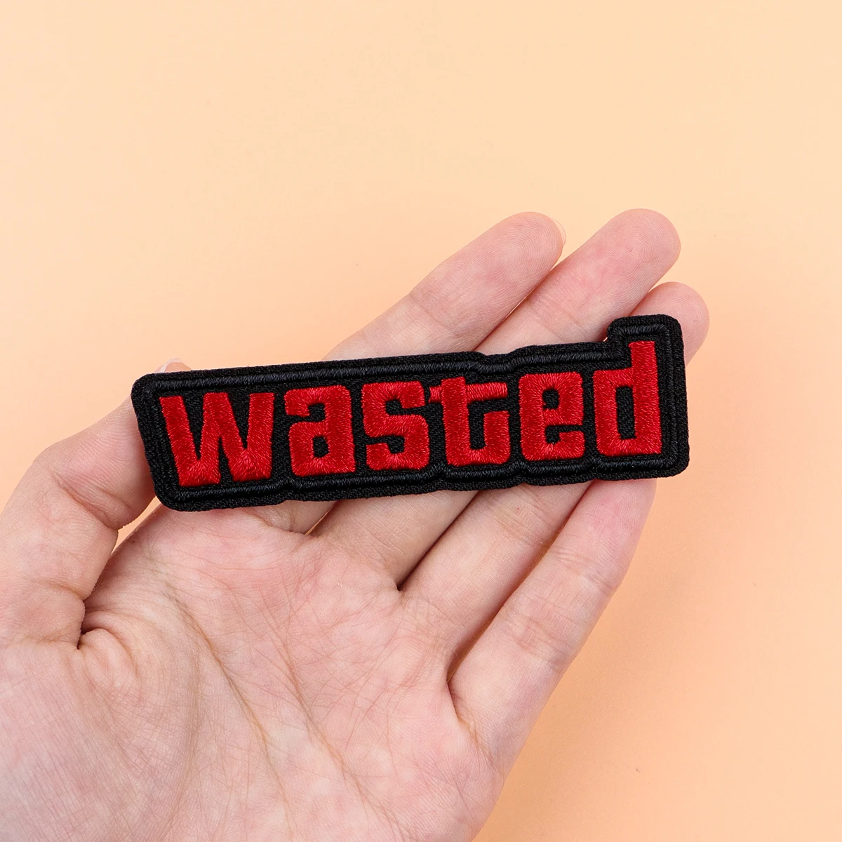 Милые рабочие нашивки с изображением кота на одежде - Фотография_3