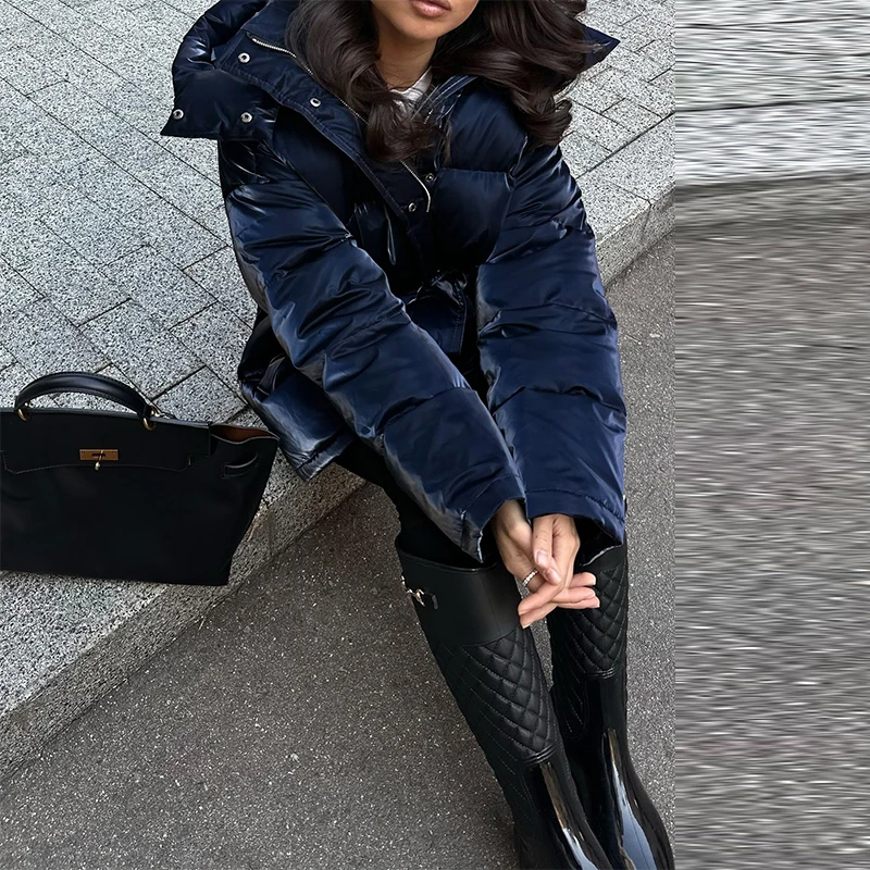 Женская осенне-зимняя куртка с капюшоном на хлопковой подкладке - Фотография_4