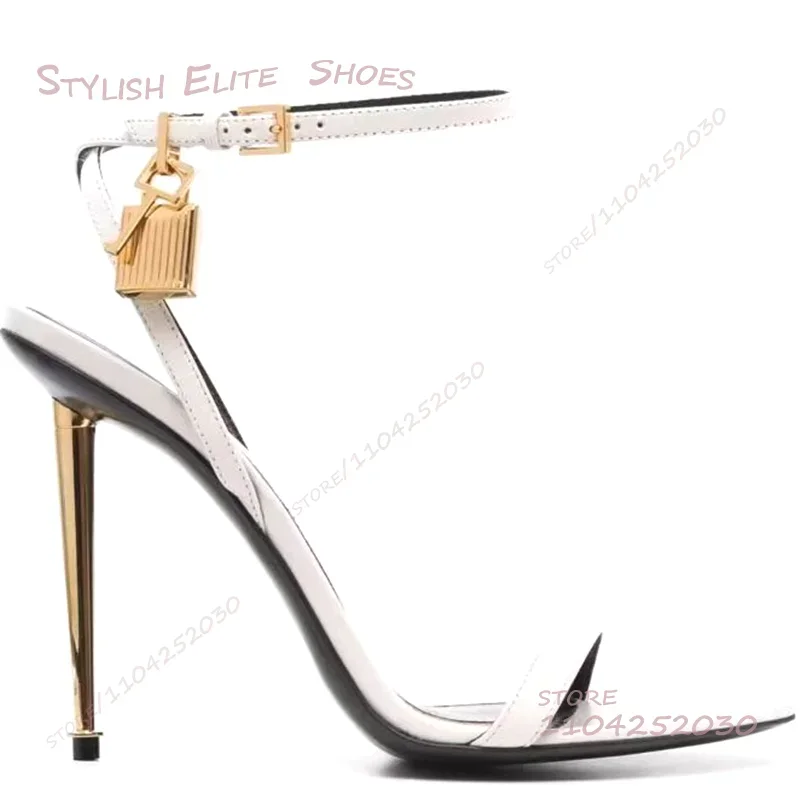 Золотые металлические сандалии на шпильке - Фотография_4