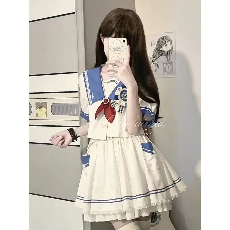 Женский костюм из двух предметов - Фотография_3
