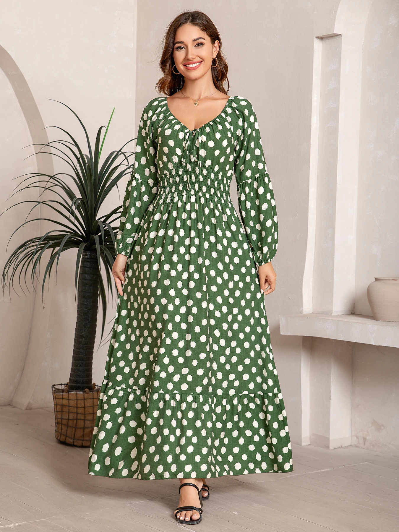 Женское платье в отпускном стиле