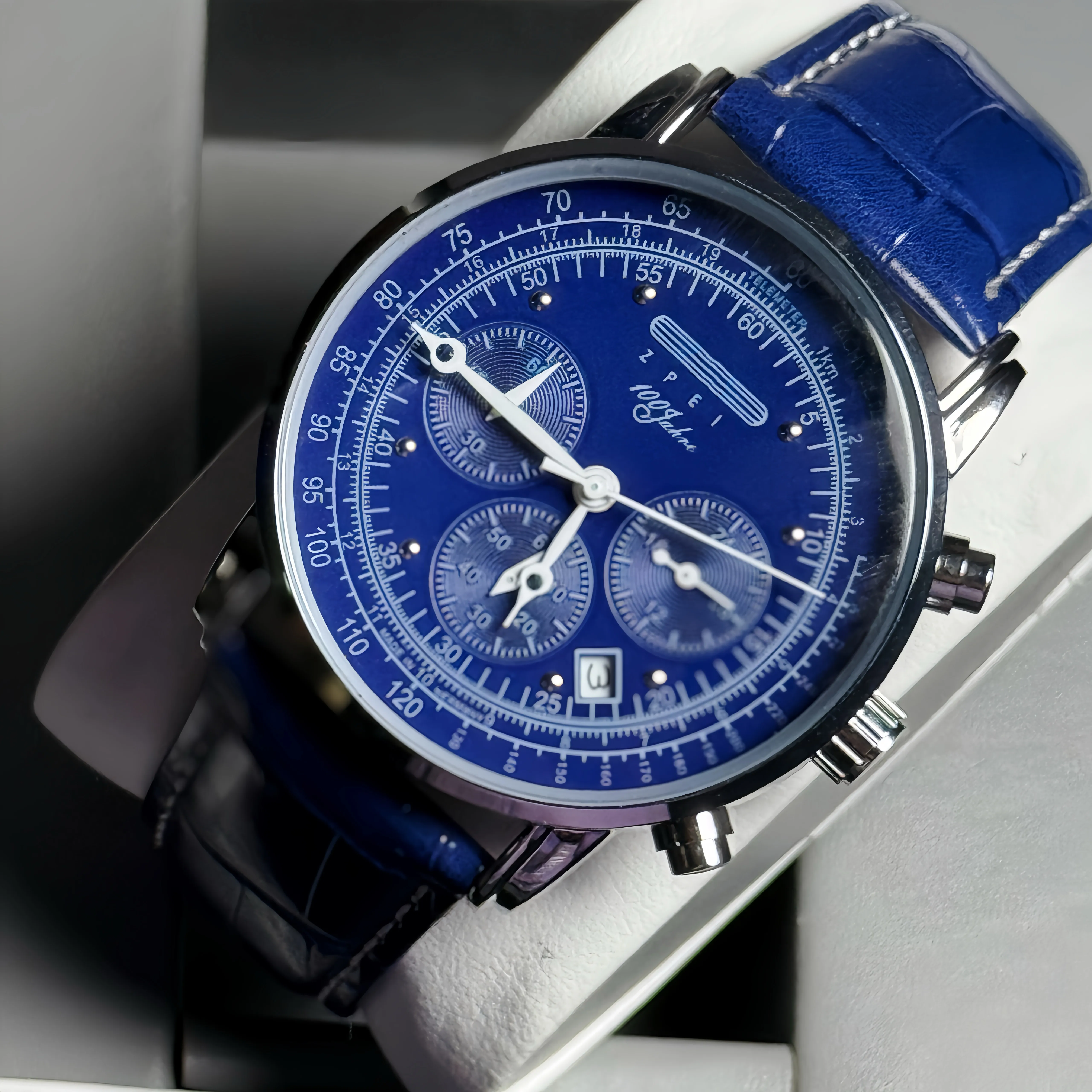 Года, памятная версия дирижапа zeppelin