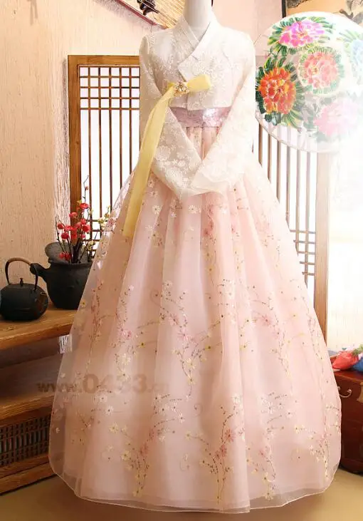 Корейское традиционное женское платье hanbok