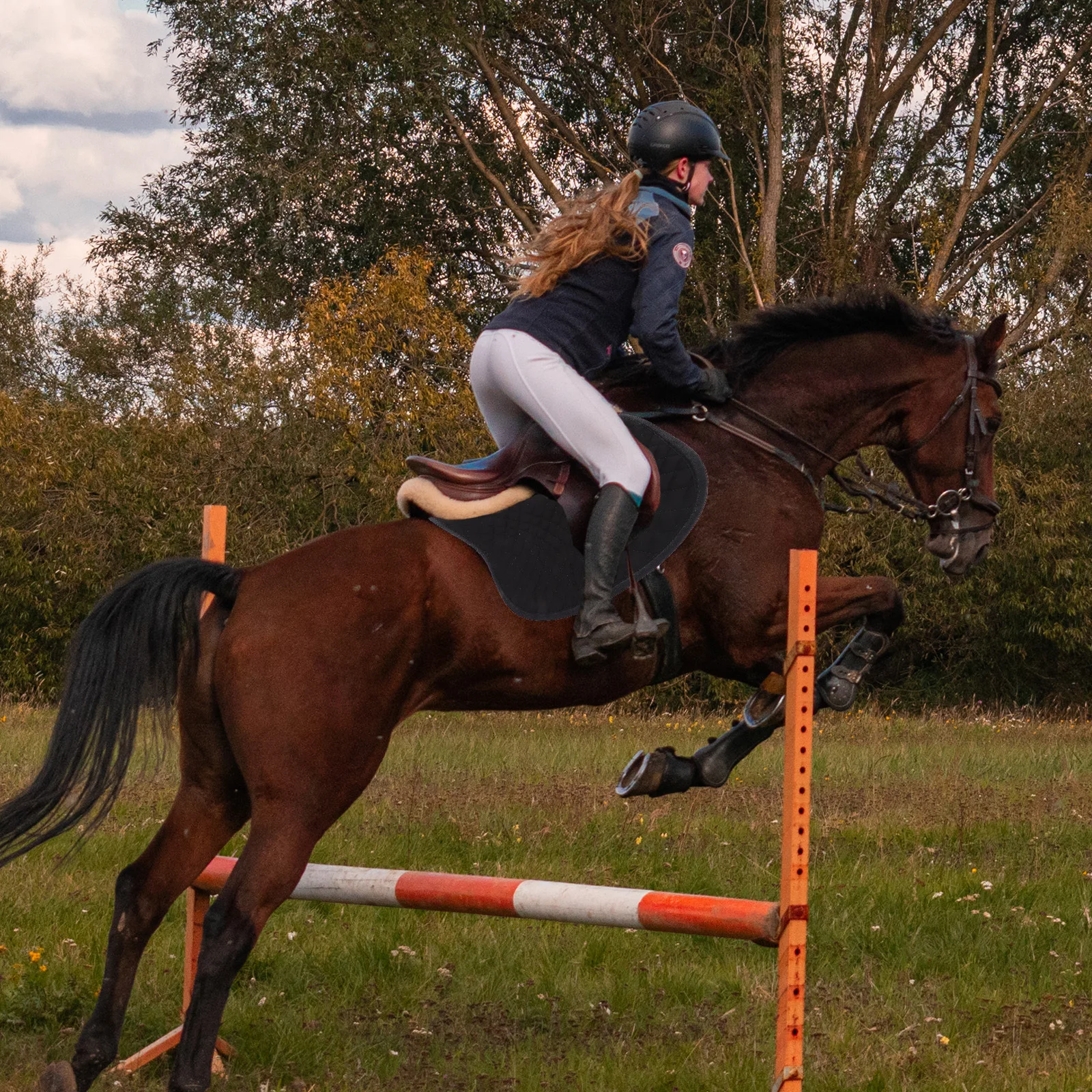 Высокая подушка для седла с практичной лентой - Фотография_4