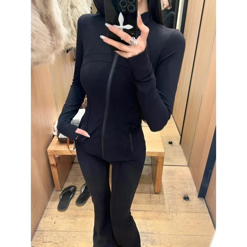 Лимонная женская укороченная куртка с воротником-стойкой