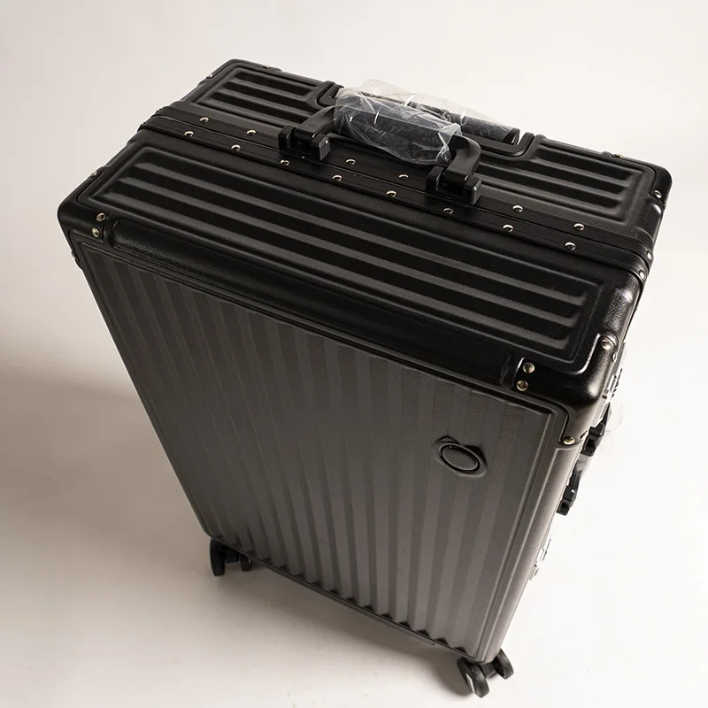 Большой вместительный чемодан на колесиках для пк tsa с кодовым замком - Фотография_6