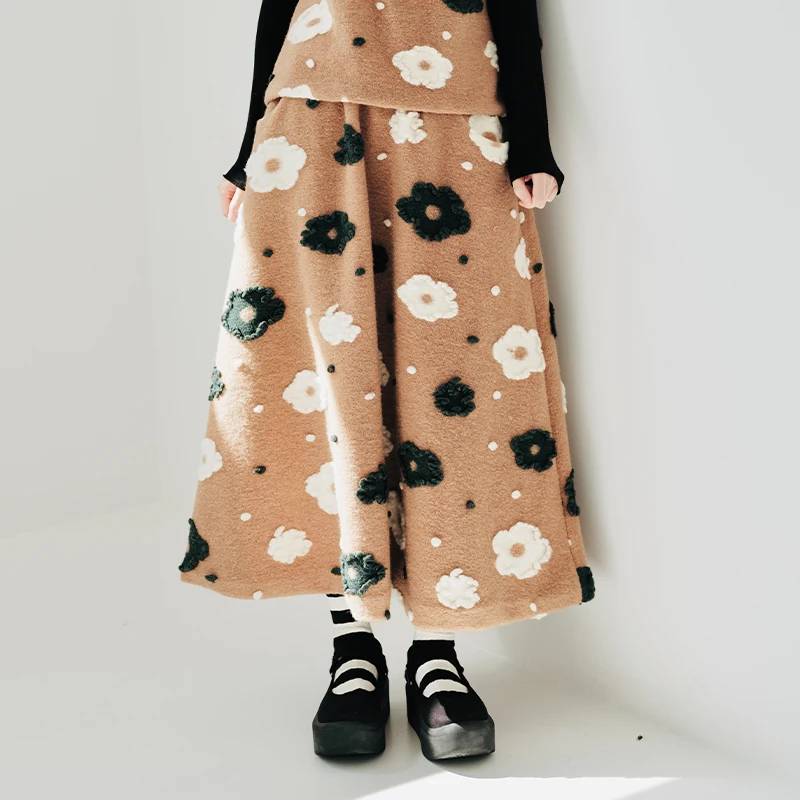 Оригинальный дизайн юбки imakokoni с вышивкой и цветочной аппликацией - Фотография_6