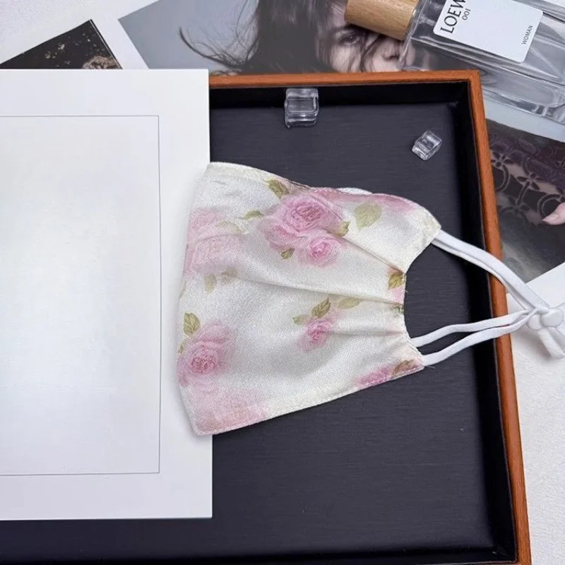 Женская солнцезащитная маска для лица с цветочным принтом - Фотография_3