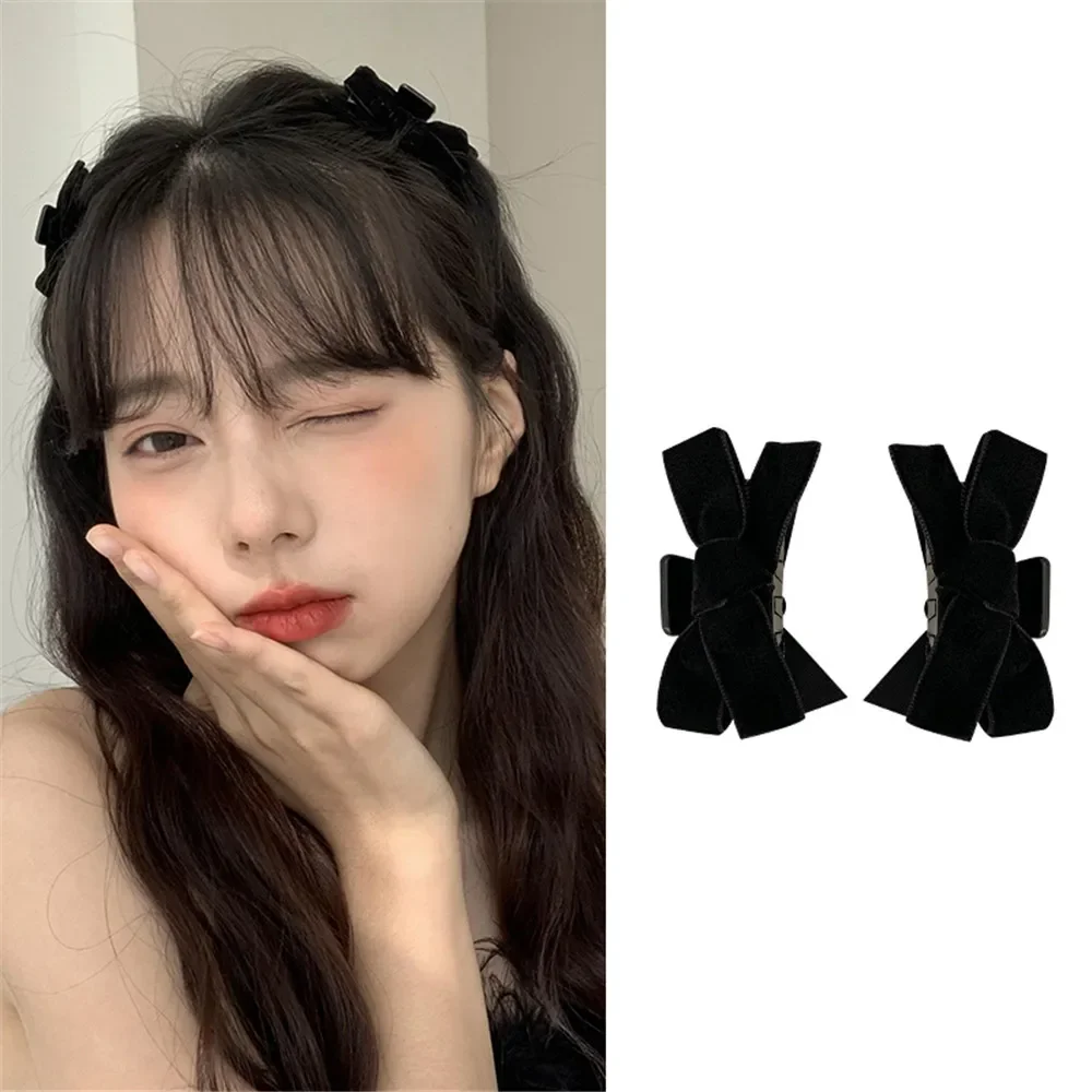 Черная бархатная заколка для волос с бантом и боковой челкой