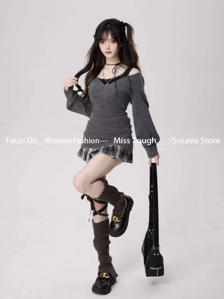 Женский трикотажный свитер с v-образным вырезом - Фотография_3