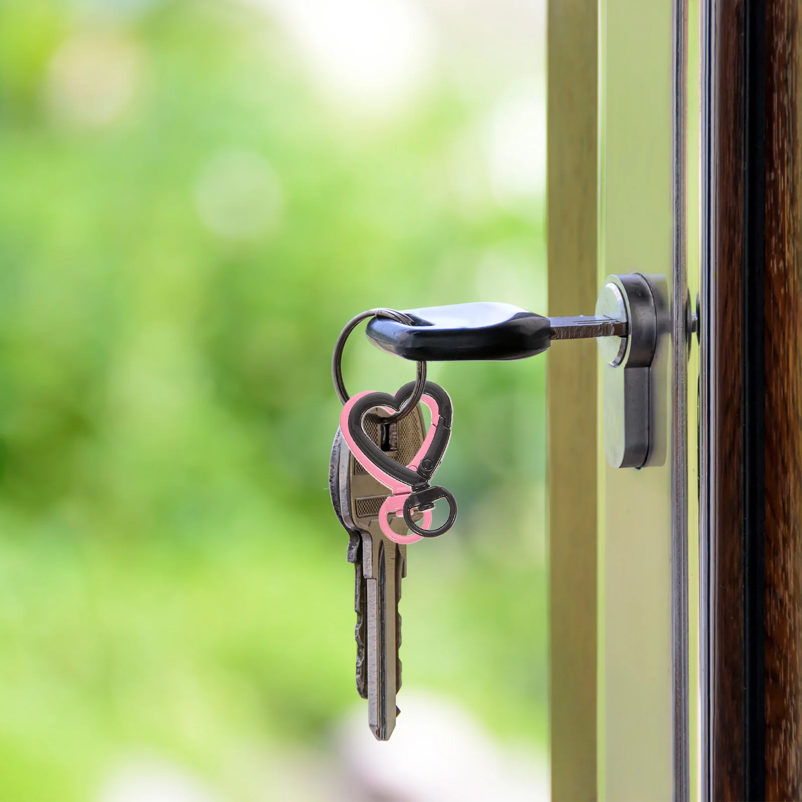 Гладкие блестящие украшения в форме сердца - Фотография_6