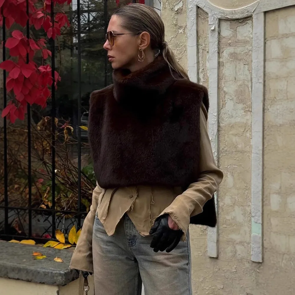 Брендовый модный теплый жилет из искусственного меха - Фотография_4