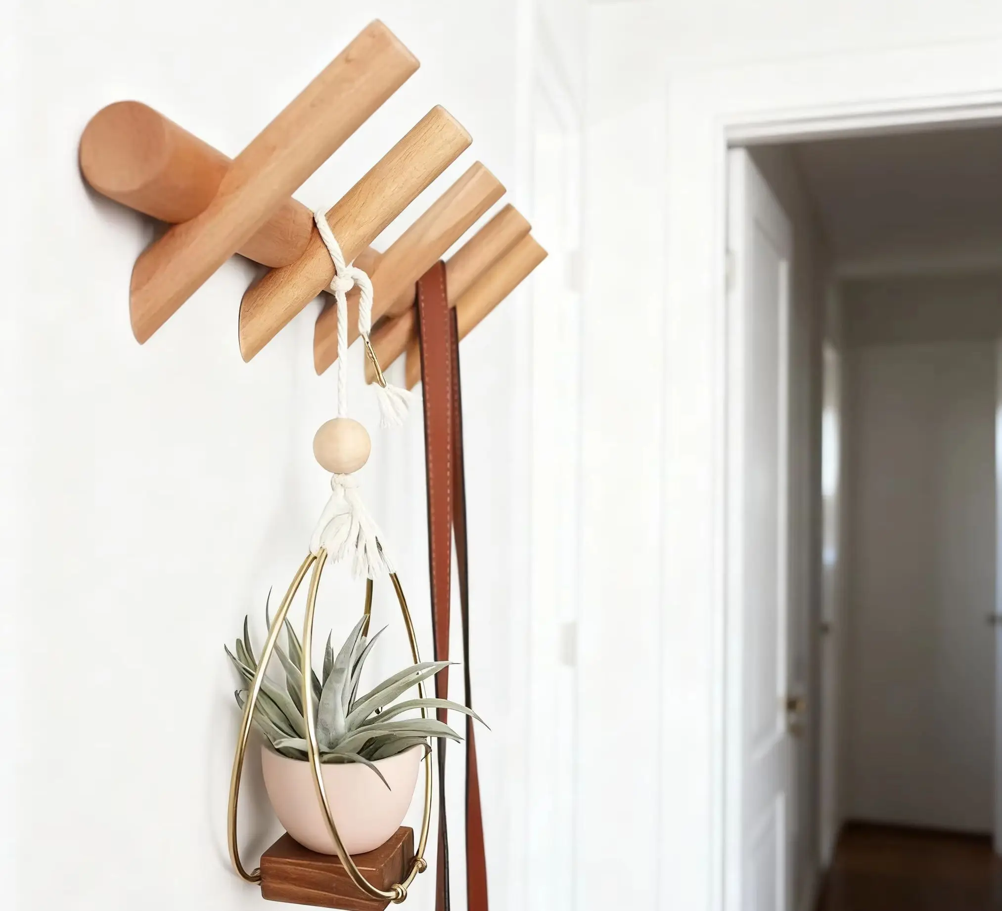 Скандинавская вешалка из цельного дерева с 4/5 крючками