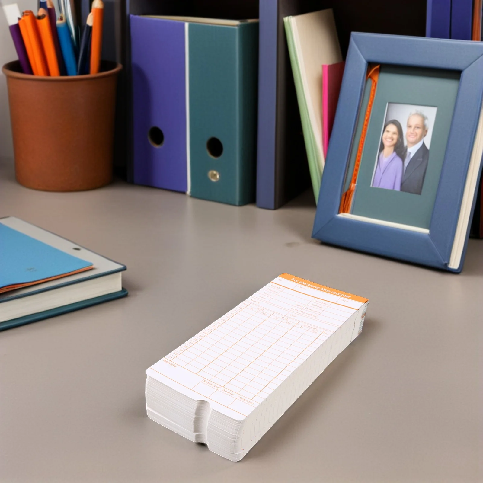 200 листов перфорированных карточек с временем