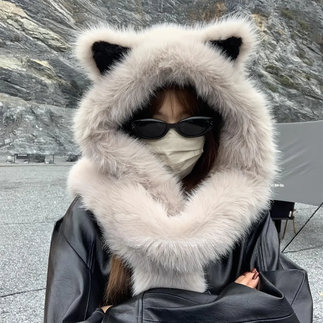 Шапка из искусственного меха с кошачьими ушками