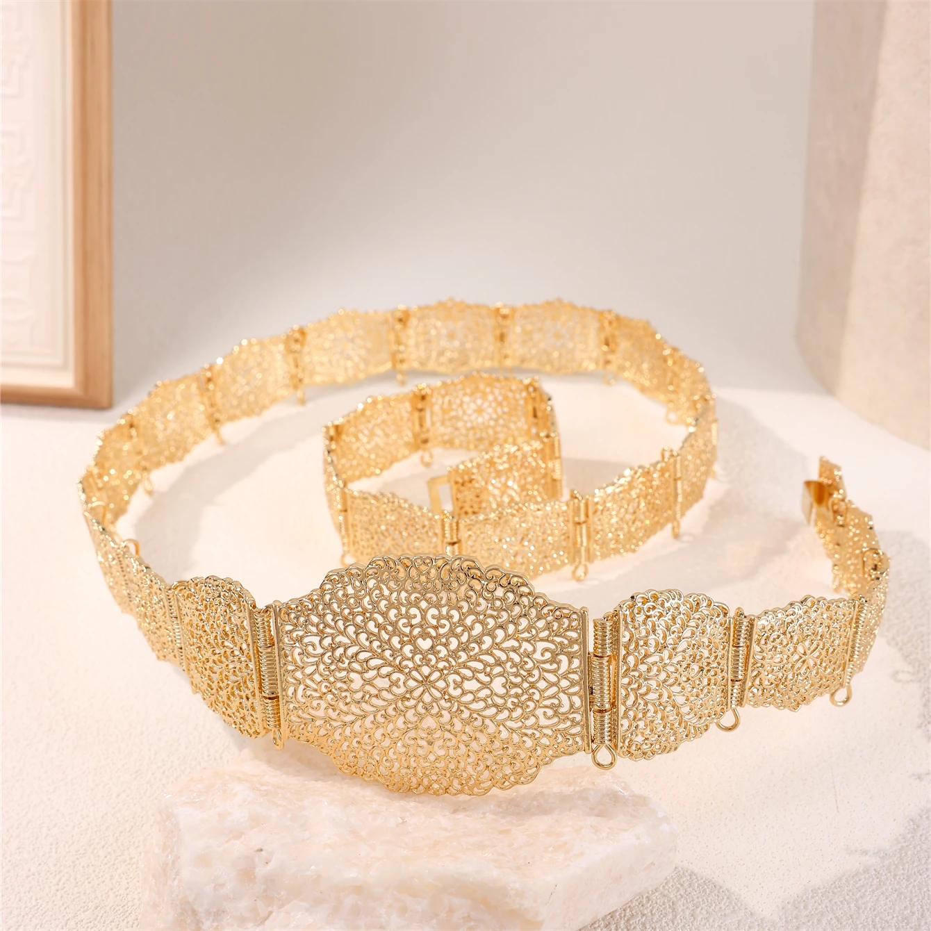 Golden hollow circular belt waist - Фотография_2