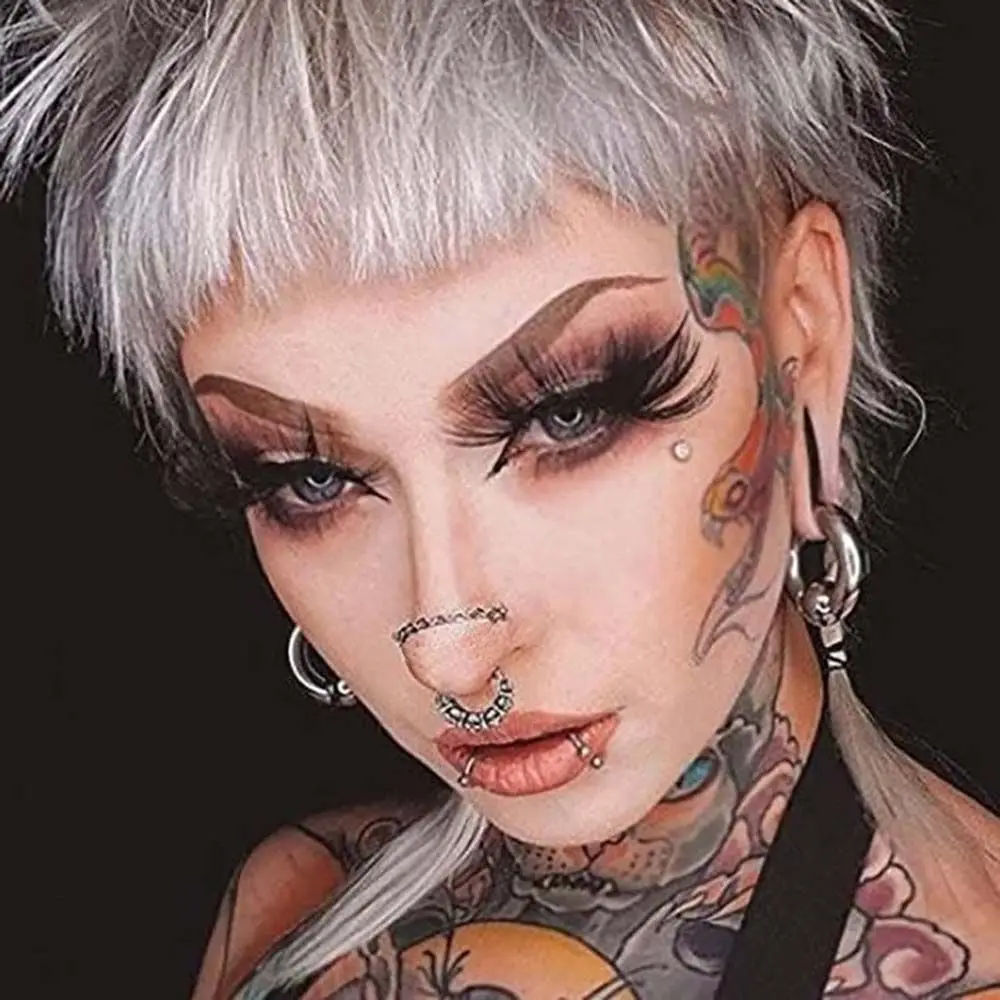 Подарки, стразы, шарик в ноздре,