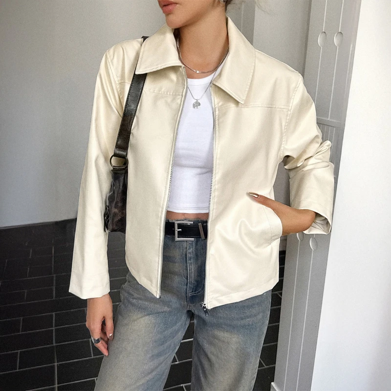 Кожаная куртка с длинными рукавами