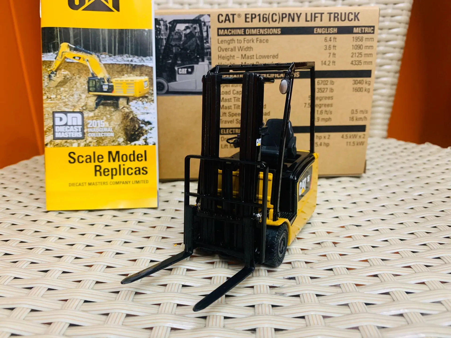 1:25 dm 85504c ep16 c pny подъемный грузовик - Фотография_3