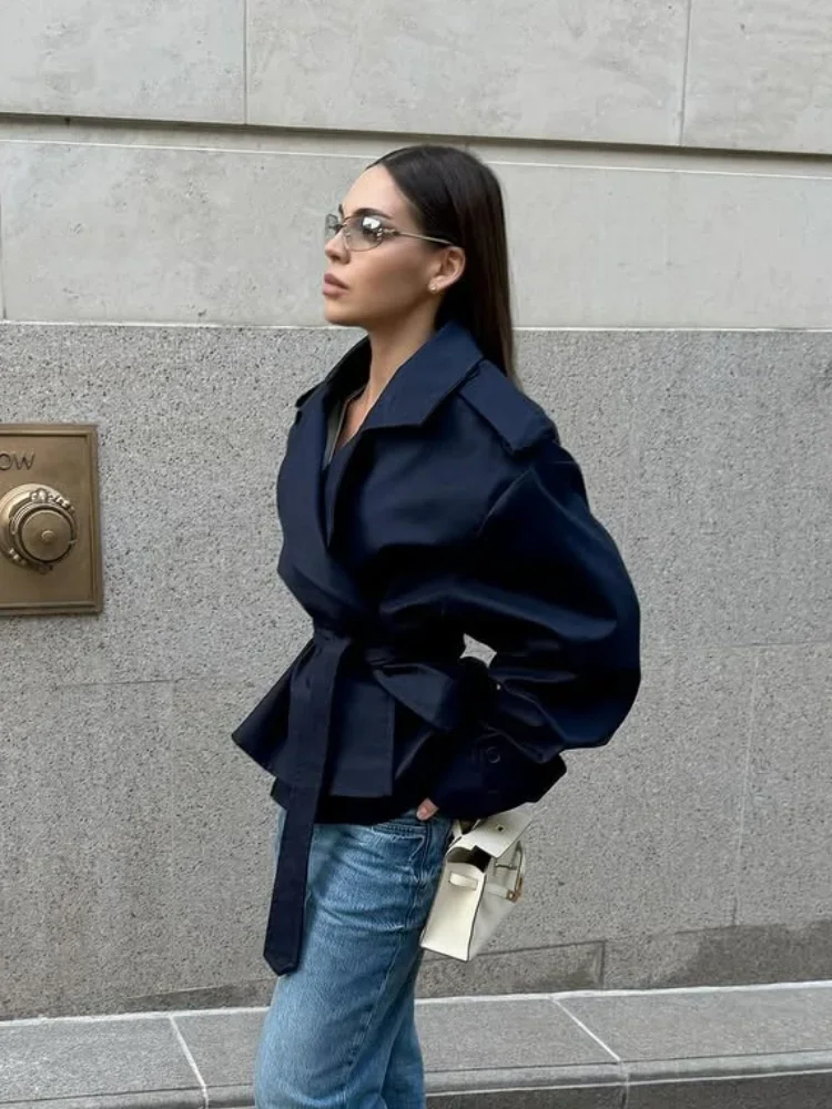 Женская ветровка на шнуровке - Фотография_5